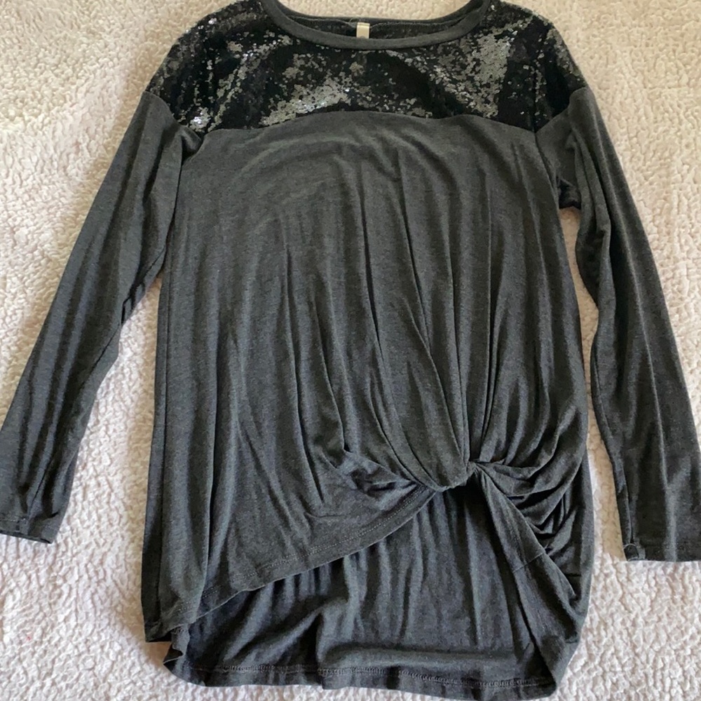 Sun n Moon Long Sleeve Gray Top with Sequin Shoulders Size Medium